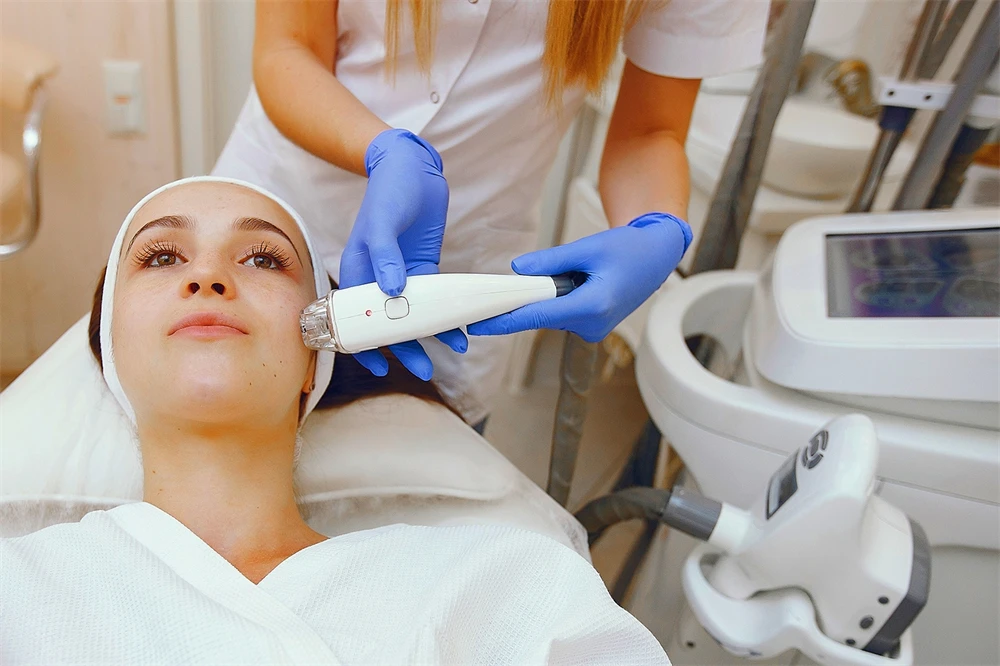 Laser beauty facial rejuvenation for women
